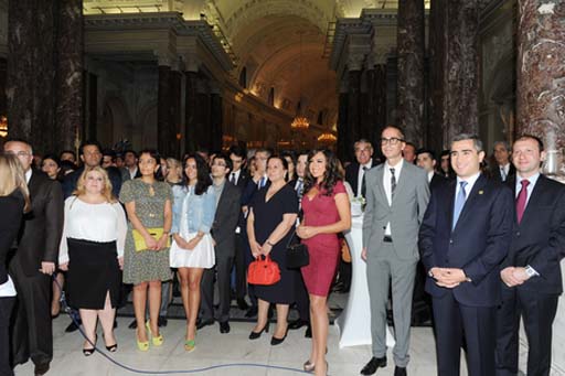 Лейла Алиева приняла участие в церемонии открытия выставки "Полет в Баку: Современное азербайджанское искусство" в Вене (ФОТО)