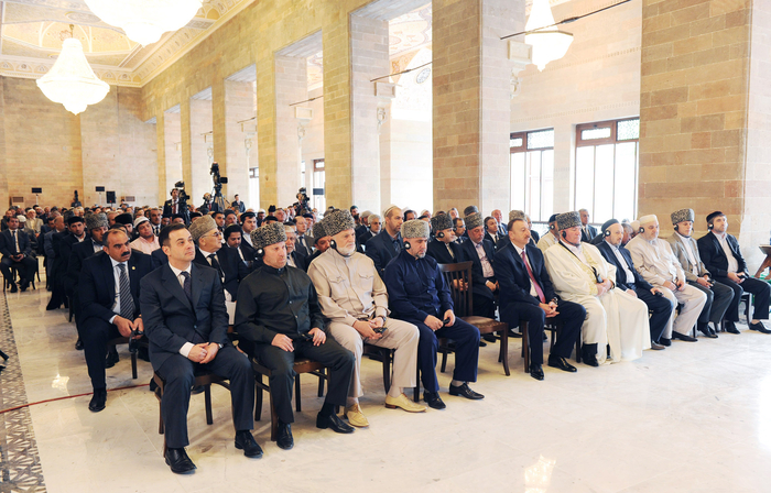 Президент Азербайджана принял участие в церемонии сдачи в эксплуатацию Шамахинской Джума мечети после реконструкции (ФОТО)