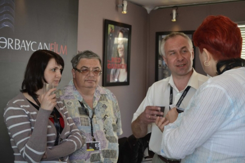 Директор киностудии "Азербайджанфильм" встретился в Каннах с продюсерами зарубежных стран (фото)