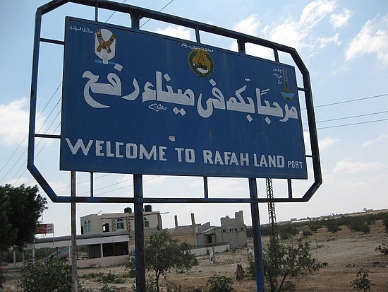 Египет после месячного перерыва открыл границу с сектором Газа