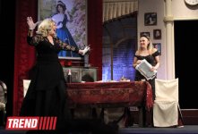 В Баку состоялся бенефис "Королевы сцены" -  премьера комедии "Жениха вызывали, девочки?"  (фотосессия)