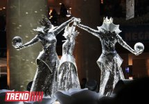 Московская группа "Extravaganza"  выступила в Баку в необычных костюмах - неоновое шоу (фото)