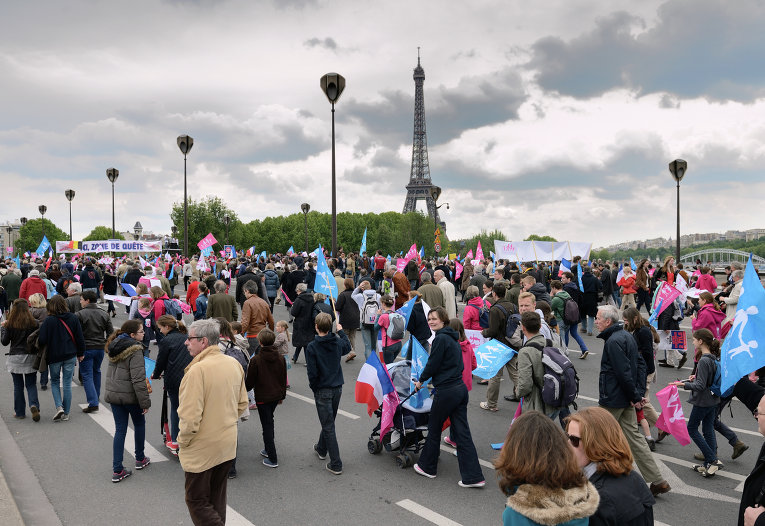 Почти 150 тысяч человек приняли участие в протестах во Франции