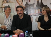Известные турецкие актеры провели в Баку автограф-сессию (фото)
