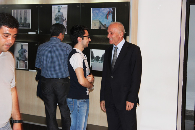 В Баку открылась фотовыставка "Утро в Гяндже" (фото)