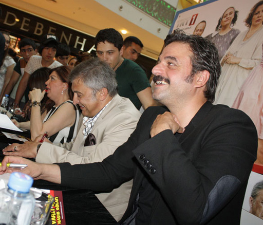 Известные турецкие актеры провели в Баку автограф-сессию (фото)