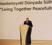 Президент Ильхам Алиев: Живущие в Азербайджане представители всех религий и наций живут как одна семья (версия 2) (ФОТО)