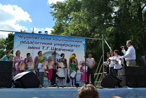 Союз азербайджанской молодежи Украины выступил партнером  акции "Мир детей - мир детства" (фото)