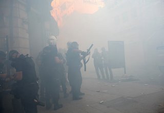 Полиция разогнала демонстрантов, пытавшихся захватить резиденцию премьер – министра Турции
