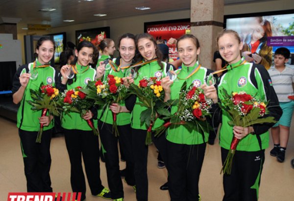 Азербайджанские гимнастки, успешно выступившие на Чемпионате Европы, вернулись в Баку (ФОТО)