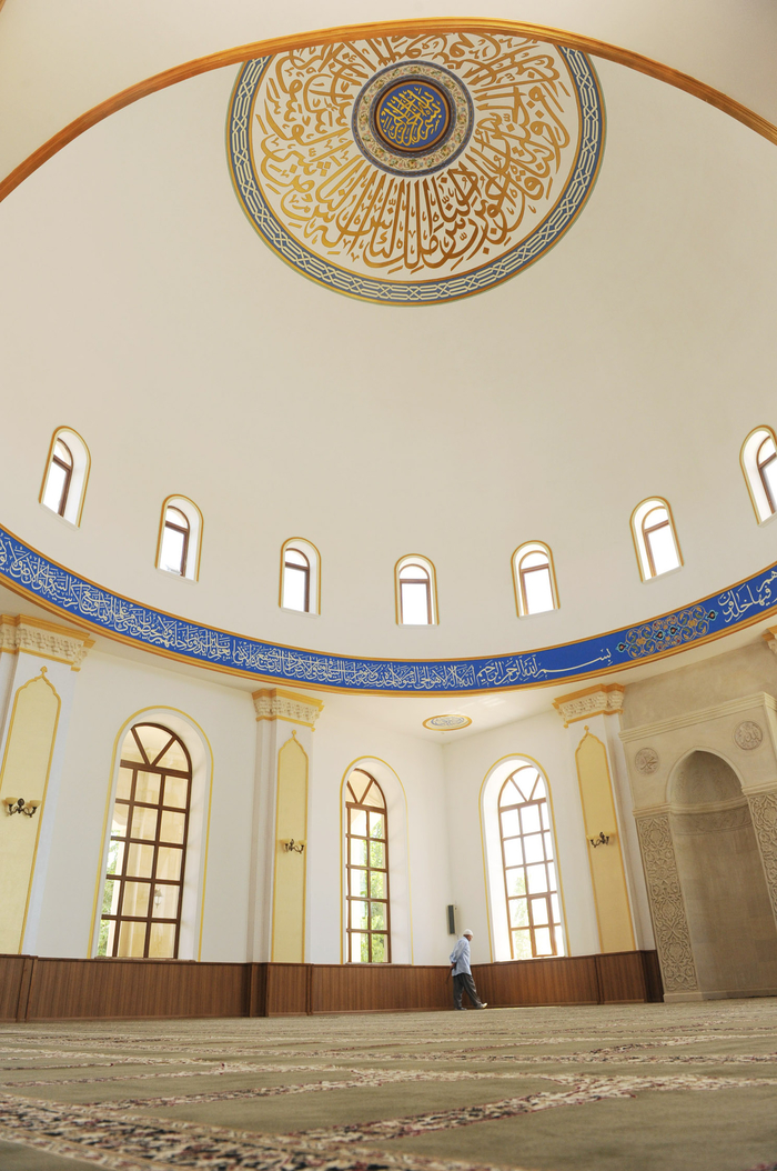 Мехрибан Алиева приняла участие в открытии мечети Имама Рзы после реконструкции в бакинском поселке Бина (версия 2) (ФОТО)