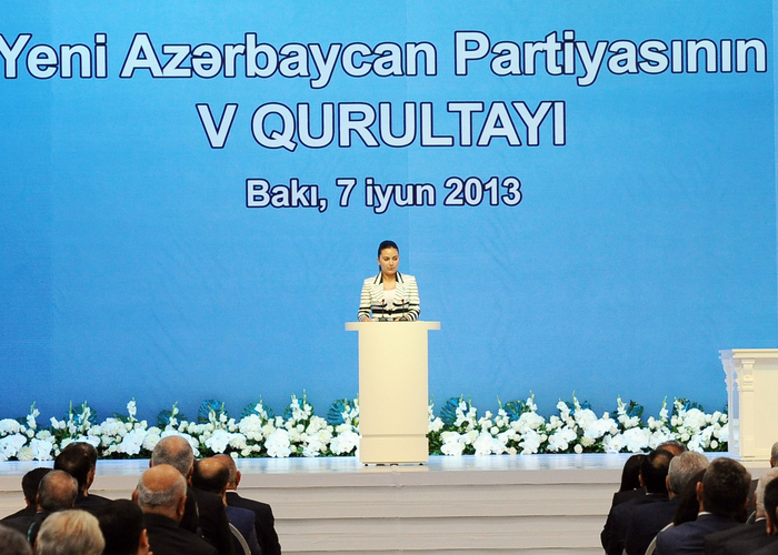 Ruling party nominates Ilham Aliyev’s candidacy for post of Azerbaijani President (PHOTO)