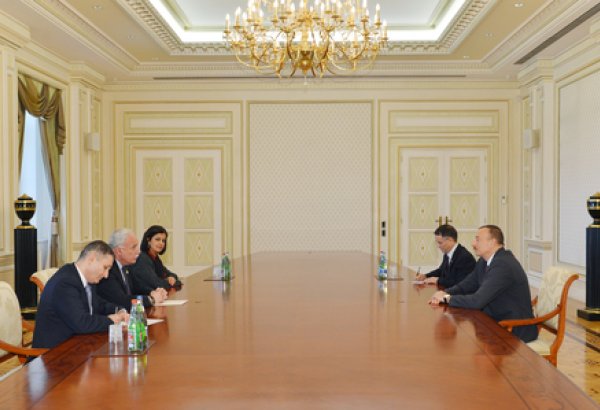 Президент Азербайджана принял министра иностранных дел Палестины