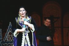 В Баку представлена "Тоска" с участием "золотого сопрано" Турции (фото) - Gallery Thumbnail