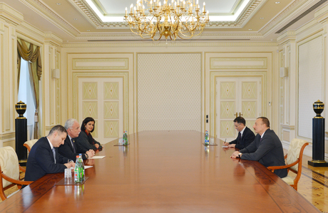 Президент Азербайджана принял министра иностранных дел Палестины