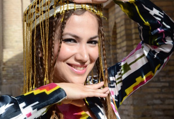Азербайджанская актриса в узбекском национальном платье - проект в Ташкенте  (фотосессия)