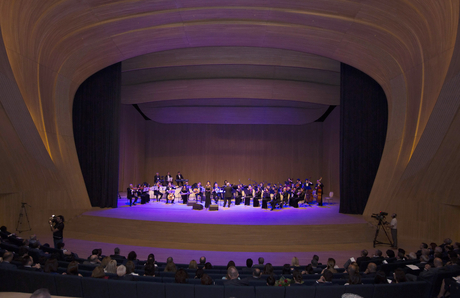 Heydər Əliyev Mərkəzi Milli Qurtuluş Günü münasibətilə maraqlı konsert təşkil edib (FOTO)