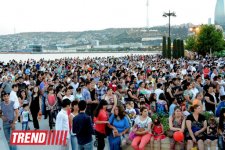 В Баку в День национального спасения Азербайджана состоялся праздничный салют (ФОТО)