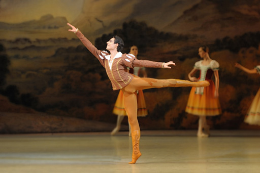 Тимур Аскеров в составе балетной труппы Мариинского театра выступит в Вашингтоне