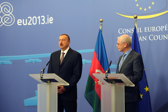 Ильхам Алиев: Чем ближе Азербайджан к Европе, тем больше возможностей страна имеет для демократического развития (ФОТО)
