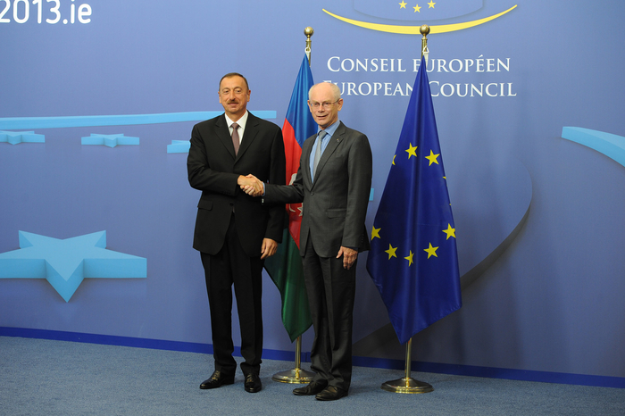 Prezident İlham Əliyev Avropa İttifaqı Şurasının prezidenti Herman Van Rompuy ilə görüşüb (FOTO)