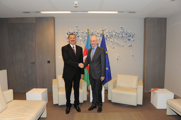 Prezident İlham Əliyev Avropa İttifaqı Şurasının prezidenti Herman Van Rompuy ilə görüşüb (FOTO)