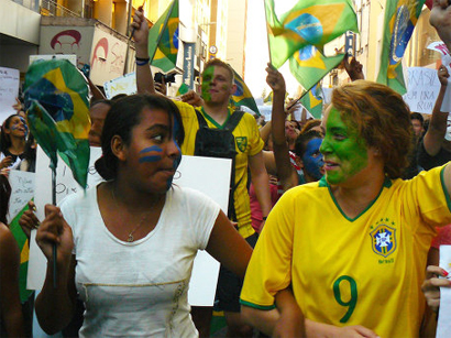 Бразильцы вышли на акции протеста вместе со своими детьми