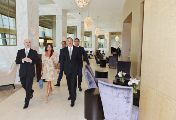 Prezident İlham Əliyev və xanımı Bakıda, “Alov qüllələri” kompleksindəki “Fairmont Baku” hotelinin açılışında iştirak ediblər (FOTO)