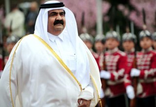 Qatari Emir officially transfers power to his son