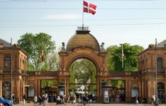 Путешествие телеведущего Кямрана Гулиева по Европе:  "Первый в мире Диснейленд" в Копенгагене (фото, часть 2)