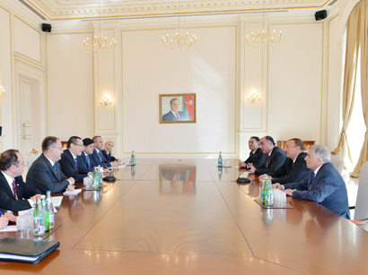 Президент Азербайджана принял делегацию во главе с премьер-министром Румынии