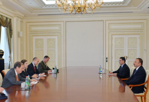 Президент Азербайджана принял делегацию во главе с советником министра обороны США