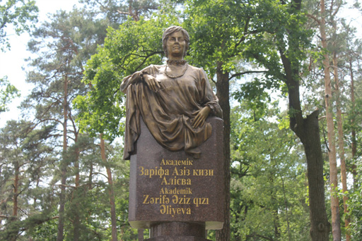 Ukraynada tanınmış oftalmoloq Zərifə Əliyevanın adını daşıyan parkda ekoloji tədbir keçirilib (FOTO)