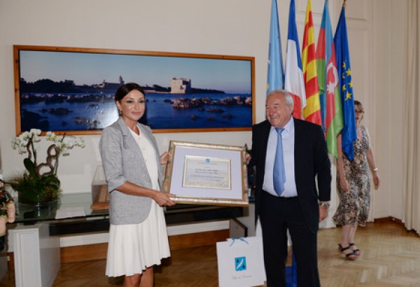 Первой леди Азербайджана Мехрибан Алиевой вручен диплом почетного гражданина города Канны (ФОТО)