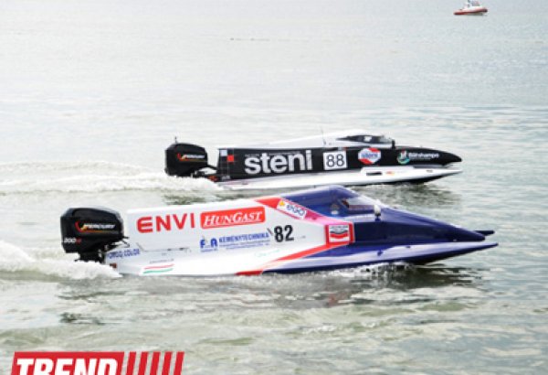 В Баку проходят соревнования "Гран-при" среди моторных лодок(ФОТО)