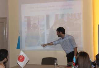 В Баку реализован проект "Виртуальное путешествие" (фото)