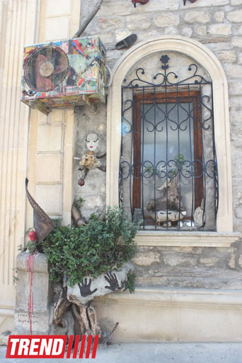 Уникальный фасад дома Али Шамси в Ичери Шехер: "Моей первой кистью был гвоздь" (фото)