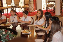 Посол РФ в Азербайджане встретился со школьниками, вернувшимися из поездки по России (фото)