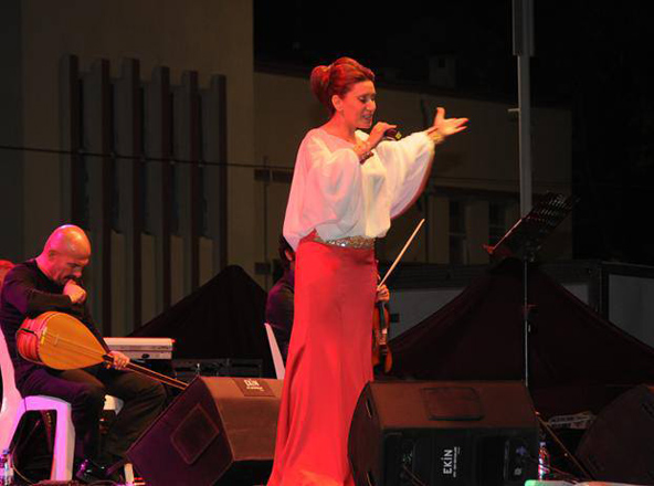 Азерин выступила в Турции с соло-концертом, посвященном месяцу Рамазан (фото)