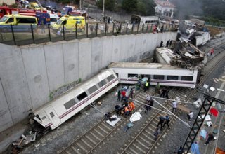 В Испании столкнулись пассажирский и товарный поезда