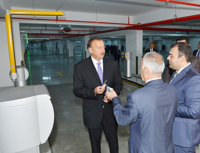 Президент Азербайджана принял участие в открытии подземной автостоянки, построенной в центре Баку (ФОТО)
