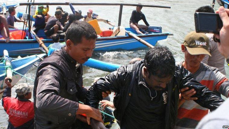 40 illegal Iranian and Afghan refugees expelled from Australia, sent to Papua New Guinea