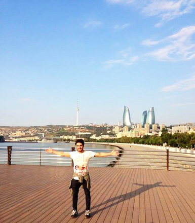 Прогулка по Баку с участником "Евровидения-2013" Фаридом Мамедовым (фото)
