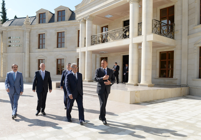 Президент Азербайджана ознакомился с деятельностью Центра Гейдара Алиева в Кюрдамире (ФОТО)