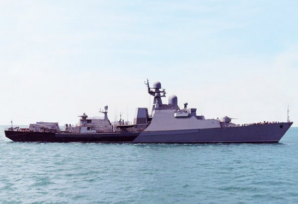 Отряд боевых кораблей Каспийской флотилии РФ зашел в порт Баку