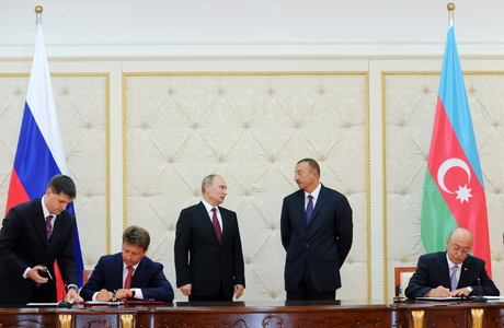 Azerbaijan, Russia sign bilateral documents (PHOTO)