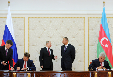 Azerbaijan, Russia sign bilateral documents (PHOTO)