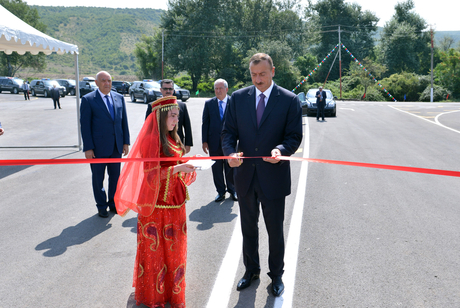 Azərbaycan Prezidenti İsmayıllıda avtomobil yolunun açılışında iştirak edib (FOTO)