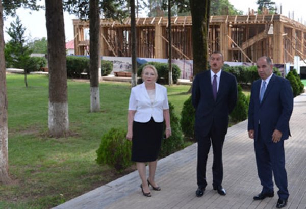 Президент Азербайджана ознакомился с ходом строительства Центра Гейдара Алиева в Огузе (ФОТО)