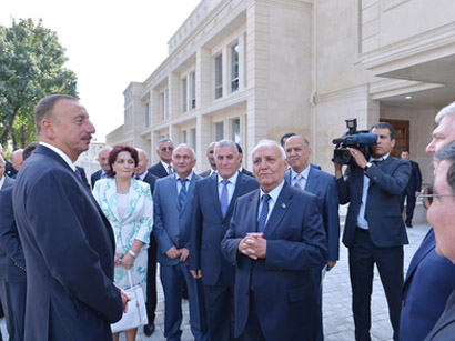 Президент Азербайджана ознакомился с ходом работ по капремонту и реконструкции в здании Шекинского государственного драмтеатра (ФОТО)